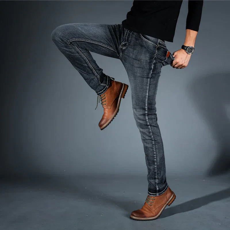JAMES | Tapered Stretch Jeans